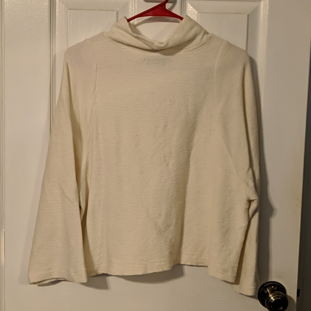 Textured Crop Top - Picture 2 of 2